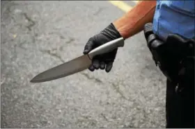  ?? TOM KELLY III — FOR DIGITAL FIRST MEDIA ?? A Pottstown police officer holds a butcher knife believed to have been used in a borough stabbing Oct. 13.