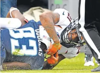  ??  ?? The Broncos Aqib Talib and the Titans’ Harry Douglas tussle during the second quarter Sunday Talib was upset about a hit on teammate Chris Harris by Douglas. Joe Amon, The Denver Post