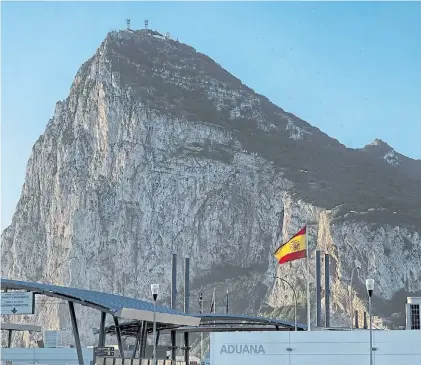  ?? AP ?? Disputa. El Peñón de Gibraltar, un enclave británico en la Península Ibérica, un dolor de cabeza para May.