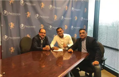  ?? AGRINZONIS ?? Juan Vicente Carvajal, Jurguens Montenegro y Massoud Roushandel en la firma del contrato.