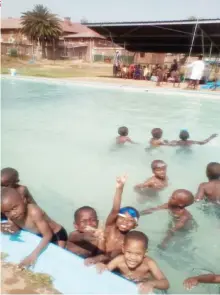  ??  ?? Heat wave . . . Milton Junior pupils take to the pool last week as the country experience­d high temperatur­es