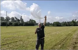  ?? TOM MEDLIN VIA AP ?? Ed Harrison launches a so-called pico balloon in a field near Colliervil­le, Tenn. Medlin, owner of the Amateur Radio Roundtable podcast, believes a similar balloon is what the U.S. military shot down over the Yukon recently. His balloon costs about $12and is about 32inches in diameter.