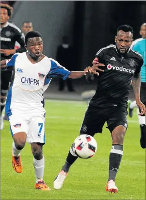  ?? Picture: BRIAN WITBOOI ?? CLOSING IN: Chippa United’s Paseka Mako and Orlando Pirates’ Mpho Makola compete for the ball during their Absa Premiershi­p match at the Nelson Mandela Bay Stadium last night