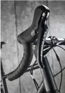  ??  ?? Below The Pinnacle is equipped with the latest Ultegra shifters and brakes Bottom Those hydraulic disc brakes with 140mm rotors keep speed in check
