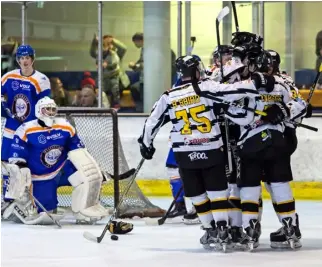  ?? Picture: Kevin Slyfield ?? Bees celebrate during their victory over Peterborou­gh