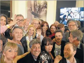  ??  ?? HISTORICO. La jornada en que Cristina Kirchner anunció el anteproyec­to de ley. Los actores asistieron a la Casa Rosada, felices.