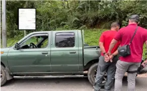  ?? CORTESÍA OIJ ?? Hombre fue detenido cuando manejaba su vehículo, entre los distritos de Tambor, en Alajuela y San Pedro de Poás.