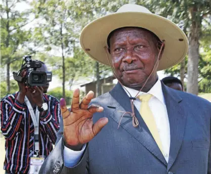  ??  ?? Aos 73 anos, Museveni estava a dois anos do limite imposto por lei para um candidato presidenci­al