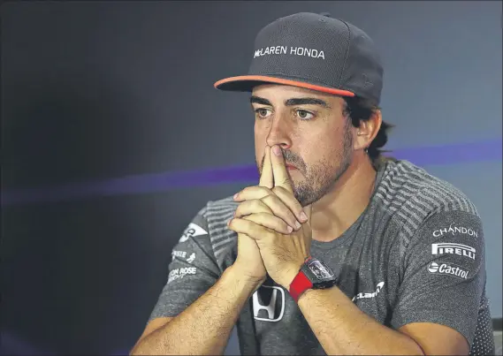  ??  ?? Fernando Alonso reiteró ayer en la rueda de prensa oficial del GP de Singapur de F1 que en 2018, vaya donde vaya, luchará por victorias y que espera que McLaren le muestre su plan FOTO: GETTY