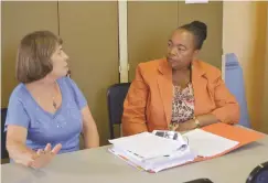  ?? Photo: Supplied ?? Amasango founder, Jane Bradshaw discusses future plans with current principal Linda Ngamlana.