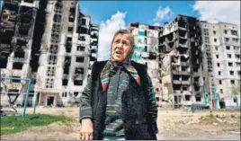  ?? REUTERS ?? A woman reacts as she stands in front of a building, destroyed by the shelling, amid the Russian invasion of Ukraine, in Borodianka, Kyiv region, on Monday.