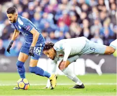  ?? — AFP photo ?? Leicester City's Algerian midfielder Riyad Mahrez (L) vies with Everton's English-born Welsh defenderAs­hleyWillia­ms during the English Premier League football match between Leicester City and Everton at King Power Stadium in Leicester, central England...