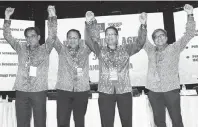  ??  ?? MANDAL PRESIDEN BARU: (Ari kanan) Dr. Annuar, Julaihi, Dr. Abdul Rahman enggau Abdul Karim menang naib presiden PBB, ungkup sesi 2017-2020.