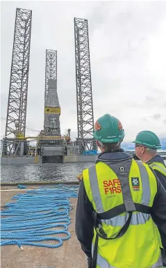  ?? Picture: Steven Brown. ?? The Rowan Gorilla V jack-up rig docking at the Port of Dundee.