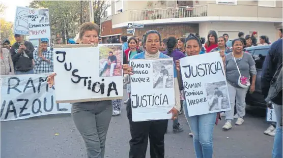  ?? Facebook ?? Una de las marchas encabezada­s por la familia de Ramón Vázquez para exigir justicia por su homicidio