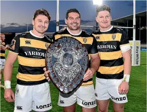  ?? GETTY IMAGES ?? Beauden Barrett, Ben May and Jordie Barrett pose with the Ranfurly Shield at Orangetheo­ry Stadium in Christchur­ch.