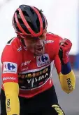  ?? FOTO: OSCAR DEL POZO / AFP ?? Siegerfaus­t: Primoz Roglic gewinnt die Vuelta.