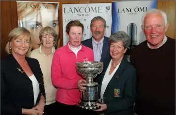  ??  ?? Mary Dowling receiving the trophy from Anne Wallace, President of the I.L.G.U., in the company of her proud parents - Helen (second from left), and the late John (right).