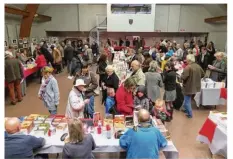  ??  ?? Près de 950 personnes sont venues au Salon du Livre Essartois. Un vrai succès.