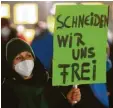  ?? Foto: Alexander Kaya ?? Demonstran­tin Memmingen.
Protestakt­ion