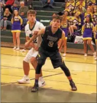  ?? STAN HUDY - SHUDY@DIGITALFIR­STMEDIA.COM ?? Troy High’s Avery Curtey blocks out Shenendeho­wa’s Jake Reinisch under the basket Tuesday night in a Suburban Council tilt.