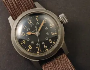  ?? (Photo by sixtyclick­s.com) ?? Designed to Mil Spec 3818A, the Vietnam-era A-17 took several forms and started the trend toward the less expensive, unrepairab­le military watches of the 1980s.