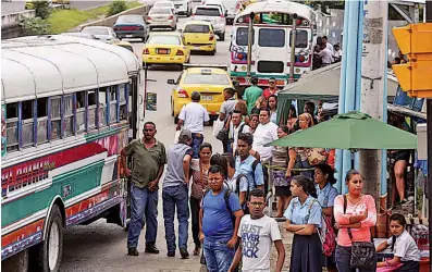  ?? Aris Martínez/ El Siglo ?? Los diablos rojos fueron sacados del sistema para dar paso a un sistema moderno y seguro.