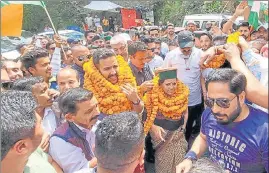  ?? DEEPAK SANSTA/HT ?? Newly-appointed Himachal Congress chief Pratibha Singh and her son and MLA Vikramadit­ya Singh during a roadshow from Parwanoo to Shimla on Monday.