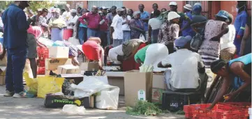  ??  ?? Vendors throng Bulawayo’s Fifth Avenue Market to buy vegetables in this file photo