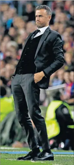  ??  ?? SUFRIDOR. Luis Enrique, en el banquillo del Barça en el Camp Nou.