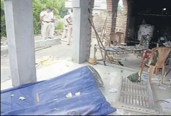  ?? MANOJ DHAKA/HT ?? Police personnel were deployed at the namaz ghar of Titoli village in Rohtak after it was vandalised by a mob on Wednesday.