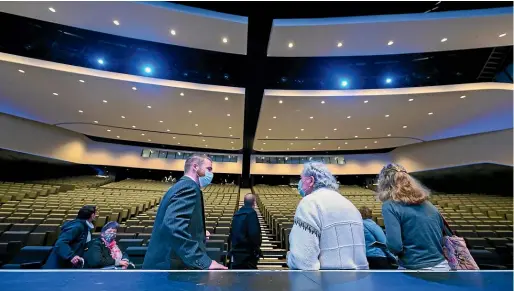  ?? KAI SCHWOERER/STUFF ?? Te Pae business developmen­t manager Brad Isherwood shows visitors around the 1400-seat auditorium.