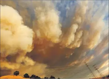  ?? Luis Sinco Los Angeles Times ?? SMOKE RISES from the Kincade fire near Geyservill­e, Calif., on Friday. The threat of winds pushing the blaze toward more homes prompted officials to order over 90,000 Sonoma County residents to leave Saturday.