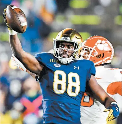  ?? MATT CASHORE/GETTY ?? Receiver Javon McKinley celebrates after a catch during Notre Dame’s double-overtime win against No. 1 Clemson on Saturday night.