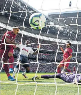  ?? FOTO: GETTY ?? Firmino metió el segundo tras un error de Vorm, sustituto del lesionado Lloris