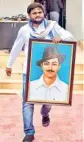  ?? PTI ?? Patel with a portrait of Bhagat Singh before his hunger strike
