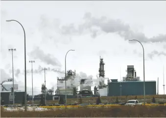  ?? PERRY MAH ?? Shell has asked non-business critical staff from its Scotford site, northeast of Edmonton, to work from home. It is delaying maintenanc­e to later this year in an effort to minimize the spread of the novel coronaviru­s.