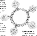  ??  ?? Please return to Tiffany. I ciondoli costano 170 euro l’uno