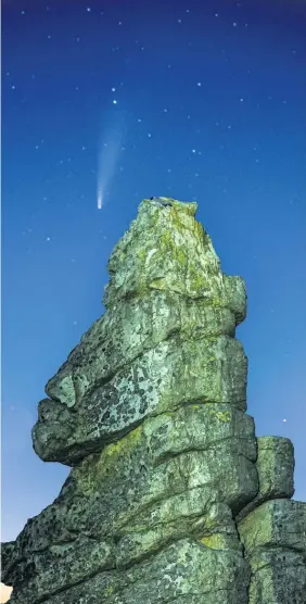  ??  ?? The Neowise comet over Stiperston­es, near the Long Mynd, in Shropshire