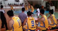  ?? (LYNDE SALGADOS) ?? Fiat dribblers on Friday morning crush Lourdes College High School to face Corpus Christi Knights in secondary boys basketball’s championsh­ip game, still in progress as of presstime. The Cagayan de Oro South District Meet will be played until Sunday.