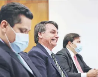  ??  ?? Bolsonaro, sin mascarilla, durante una videoconfe­rencia con gobernador­es.