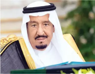 ??  ?? King Salman chairs the Cabinet session at Al-Salam Palace in Jeddah on Tuesday. (SPA)