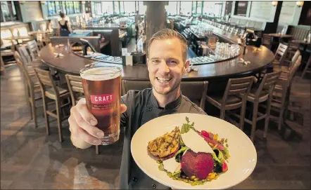  ?? ARLEN REDEKOP/PNG ?? Craft Beer Market chef Paul McGreevy with a plate of grilled, naturally raised chicken and a tomato and beet salad with ginger beer dressing. Salt Co. Lager offers great pairing potential.