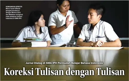  ??  ?? KOMUNIKASI EFEKTIF: Maria Yuneri Eflianti (tengah) berdiskusi dengan Monica (kiri) dan Matthew mengenai mata pelajaran bahasa Indonesia di SMA IPH.