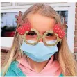  ?? FOTO: EAH ?? Lena Horster (10) aus Hinsbeck wollte eine Weihnachts-Brille.