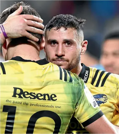  ?? PHOTOSPORT ?? TJ Perenara, right, has been named cocaptain of the Hurricanes this season but will have to do without influentia­l playmaker Beauden Barrett while star loose forward Ardie Savea, inset, faces several months on the sideline.