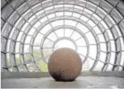  ??  ?? La esfera de piedra, símbolo de la identidad costarrice­nse