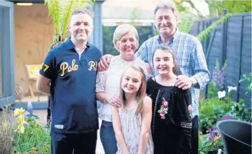  ??  ?? From left, Dad Lee Mum Donna Leonie and Claudia join Alan Titchmarsh at the reveal of Donna’s new Home and Garden