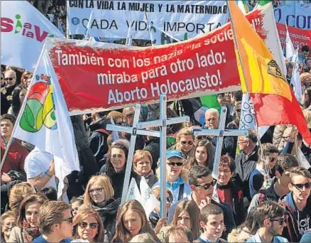  ?? EMILIA GUTIÉRREZ ?? Manifestac­ión en contra de la ley de plazos del aborto en Madrid