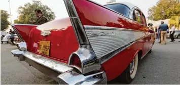  ?? Foto: Rahat Dar, dpa ?? Eine Ikone der Autowelt: Der Chevrolet Bel Air ist typisch amerikanis­ch. In Deutschlan­d werden allerdings kaum Autos der US Marke verkauft – sehr zum Ärger des neuen US Präsidente­n.